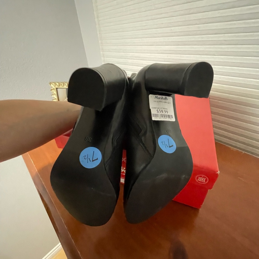 Black booties - Picture 6 of 6